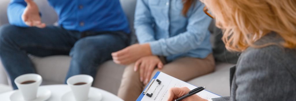 Heroin Addiction Treatment - A therapist meets with the family of a man who is in the heroin addiction treatment program.
